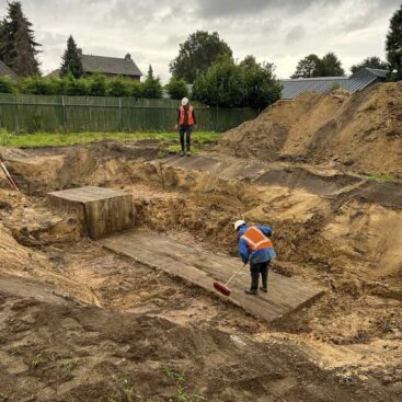 De vrijgegraven loopgraaf